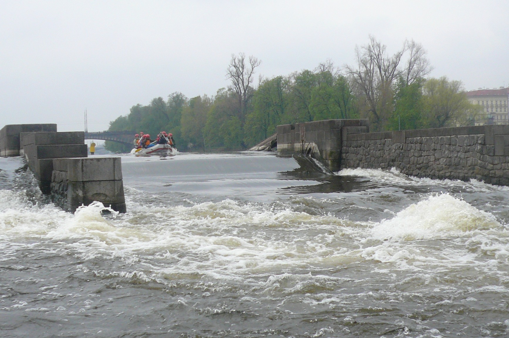 CAL 2008 04 Studna jez za vecera septa 40